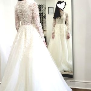 I'm selling a wedding dresses